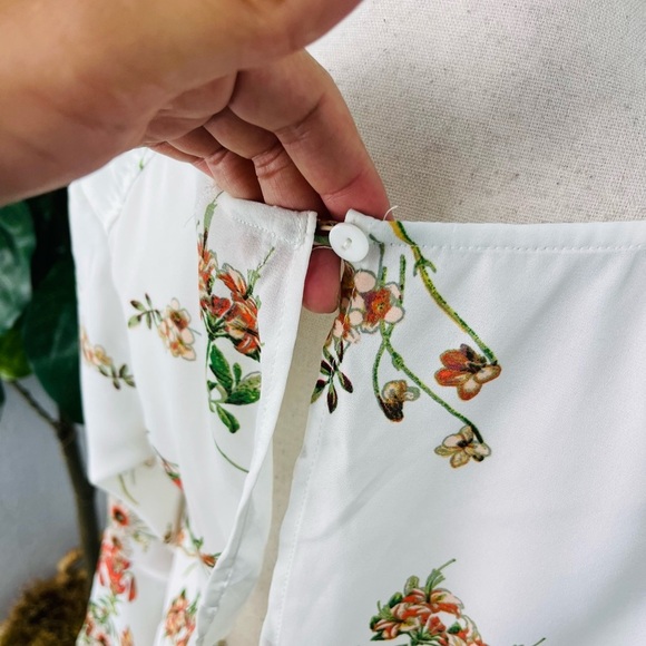 NWOT White Daisy Floral Print Chiffon Bell Sleeve Short Ruffle Romper - Picture 7 of 8